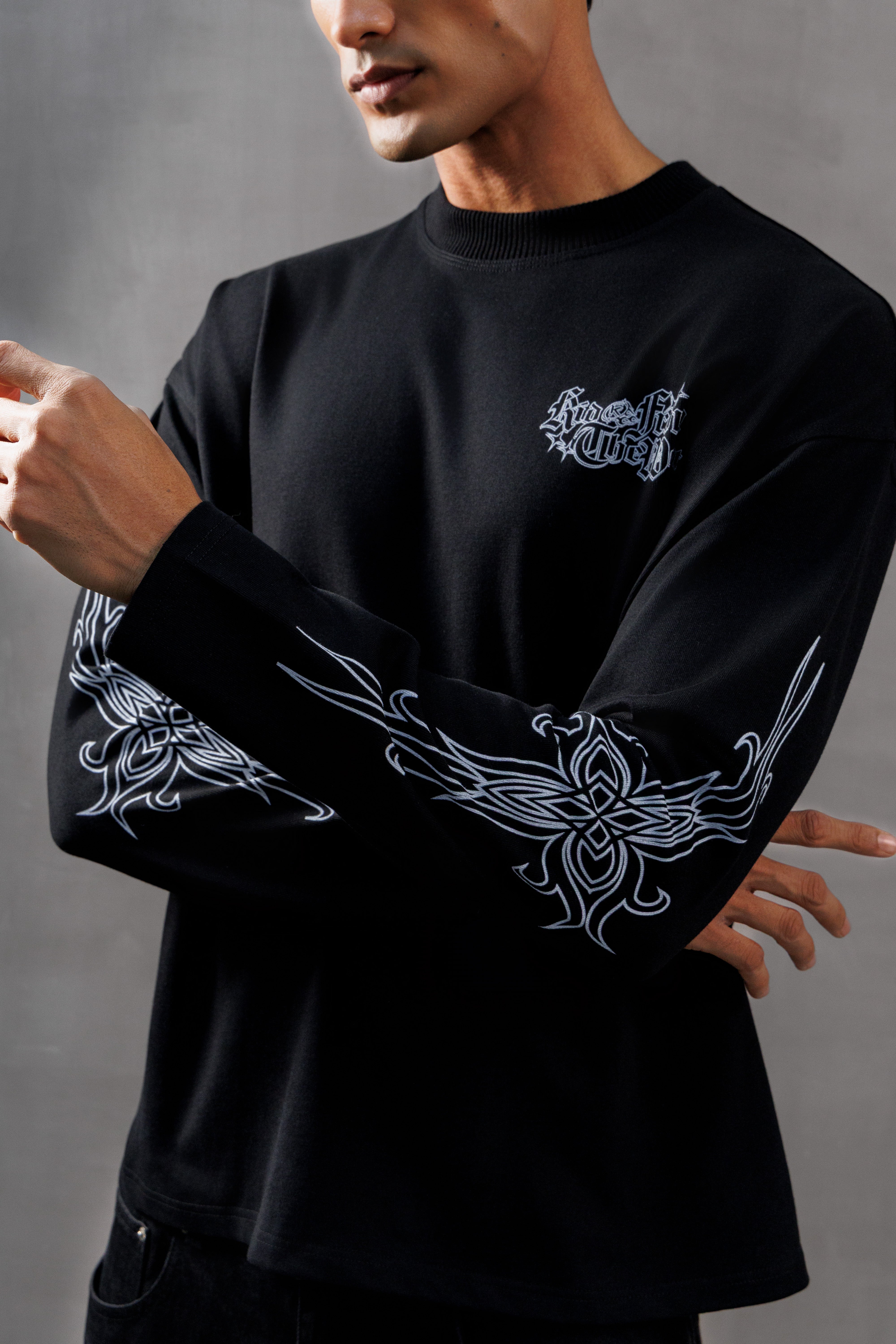 ART EXHIBITION LONG SLEEVE T-SHIRT - BLACK KID FROM THE WEST