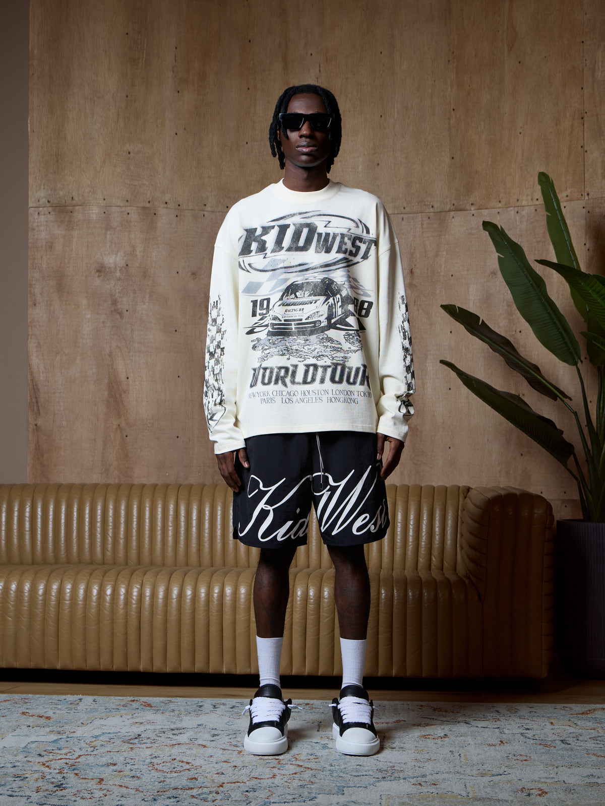 WORLD TOUR LONGSLEEVE - VINTAGE WHITE