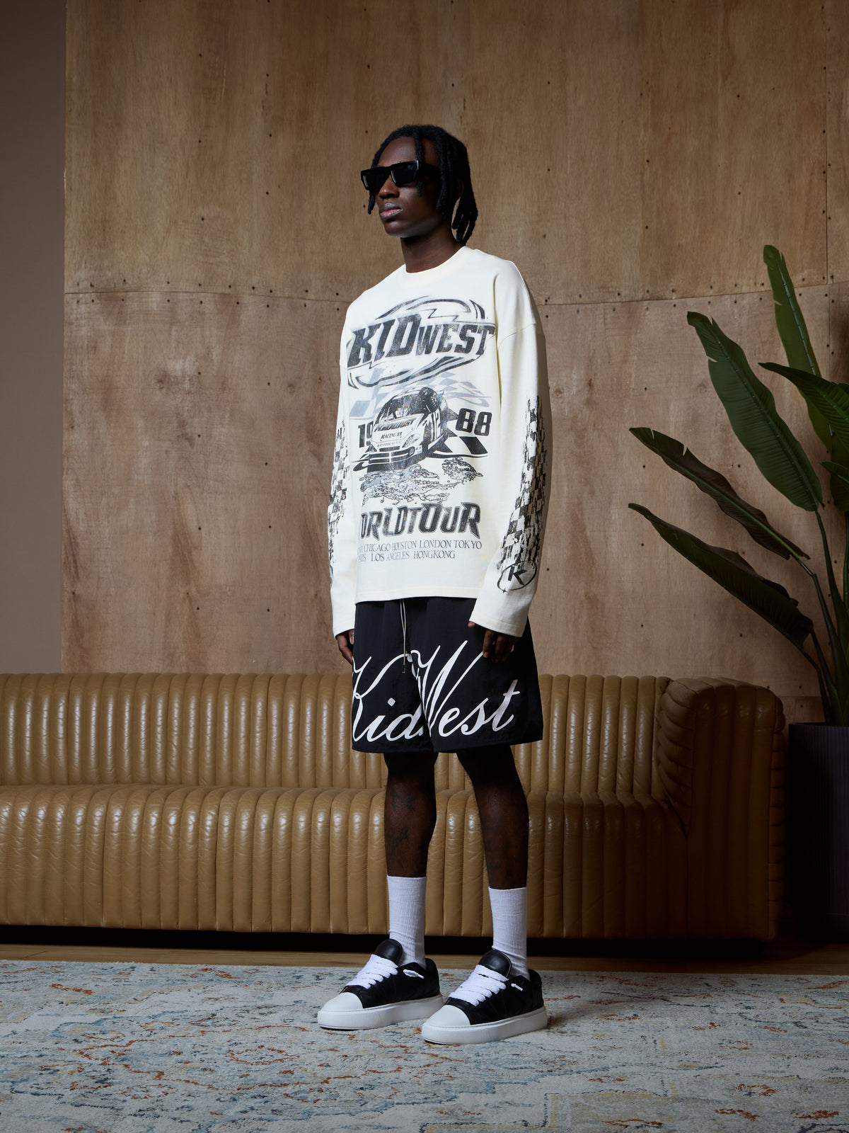 WORLD TOUR LONGSLEEVE - VINTAGE WHITE