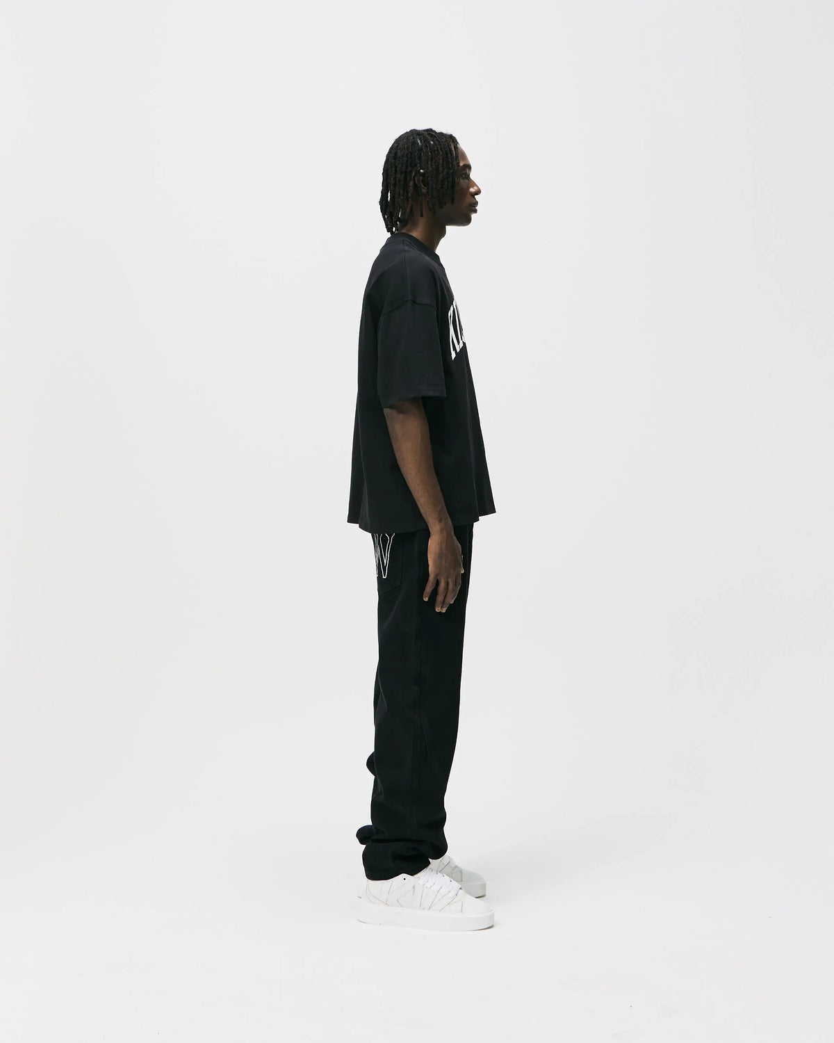 COLLEGE STAR TEE - BLACK