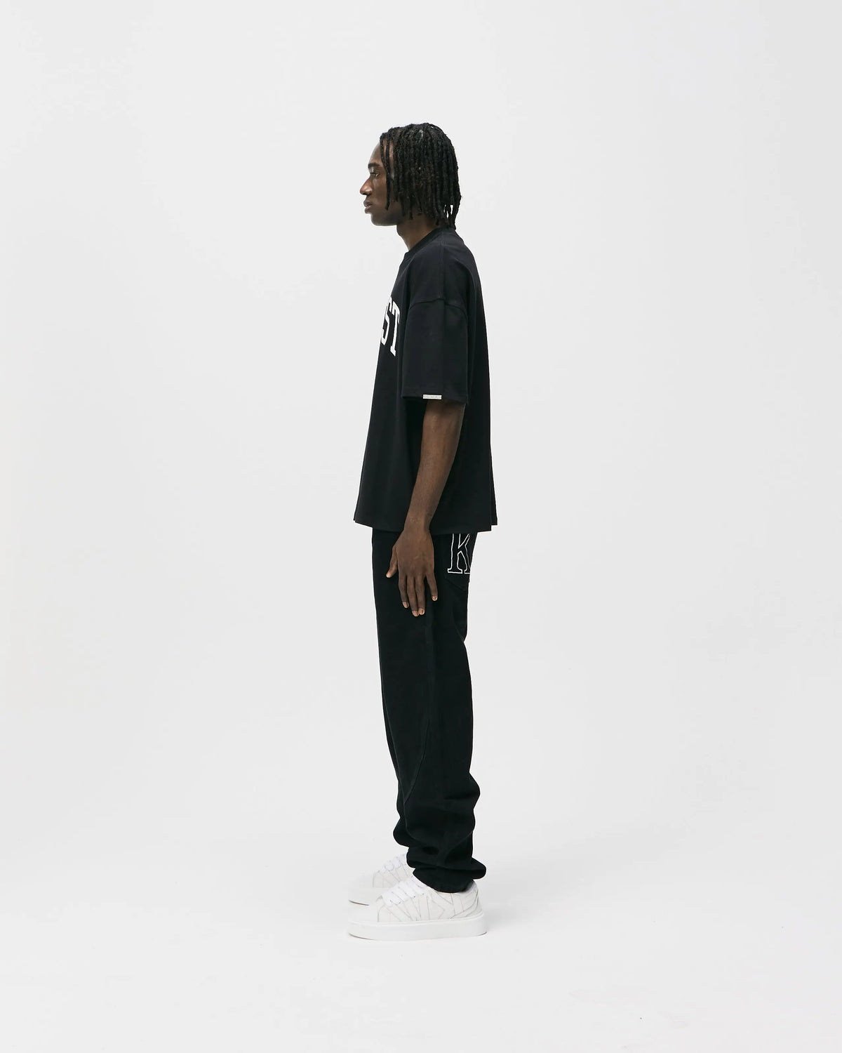 COLLEGE STAR TEE - BLACK