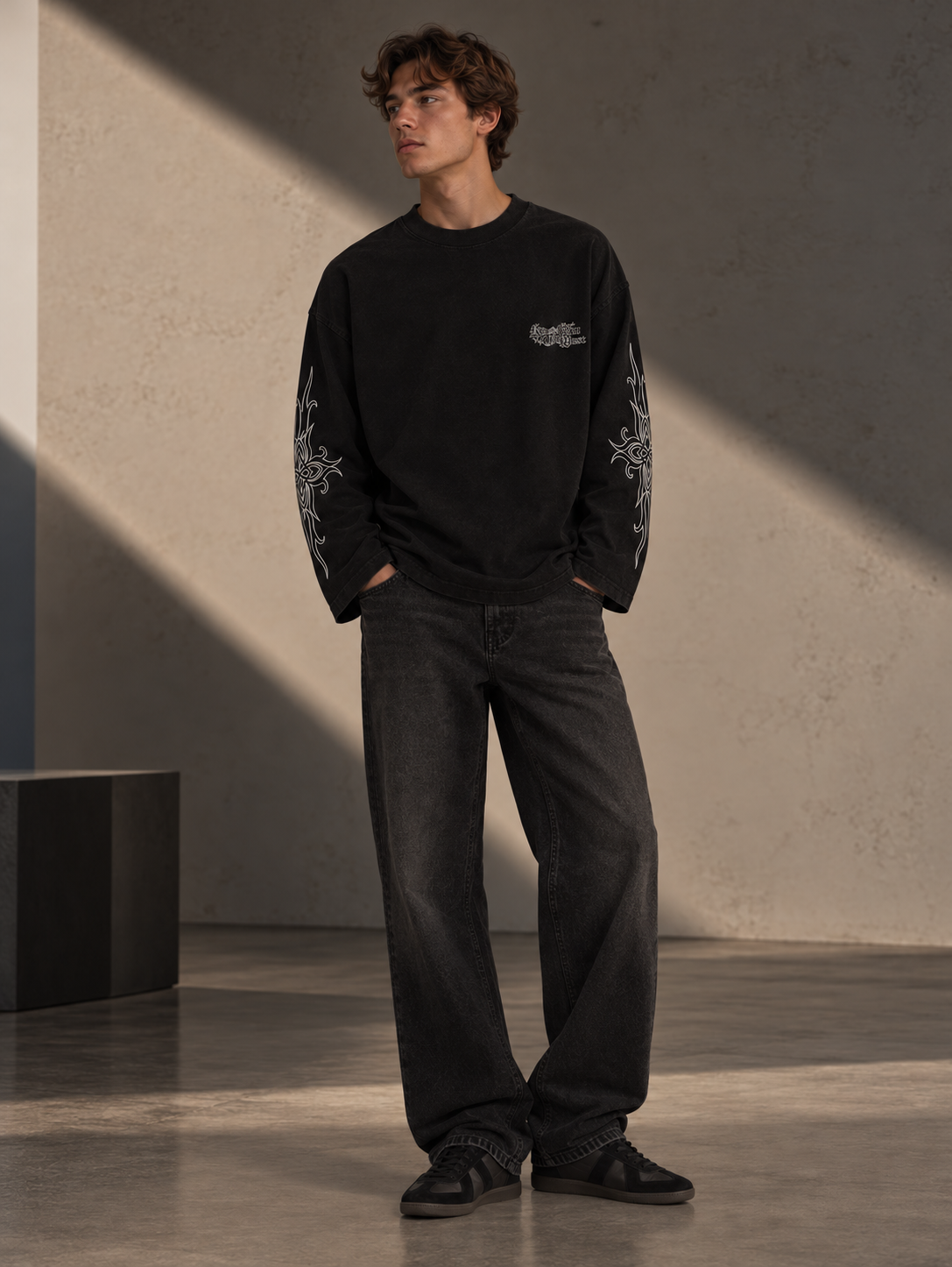 ART EXHIBITION LONGSLEEVE - BLACK ONYX