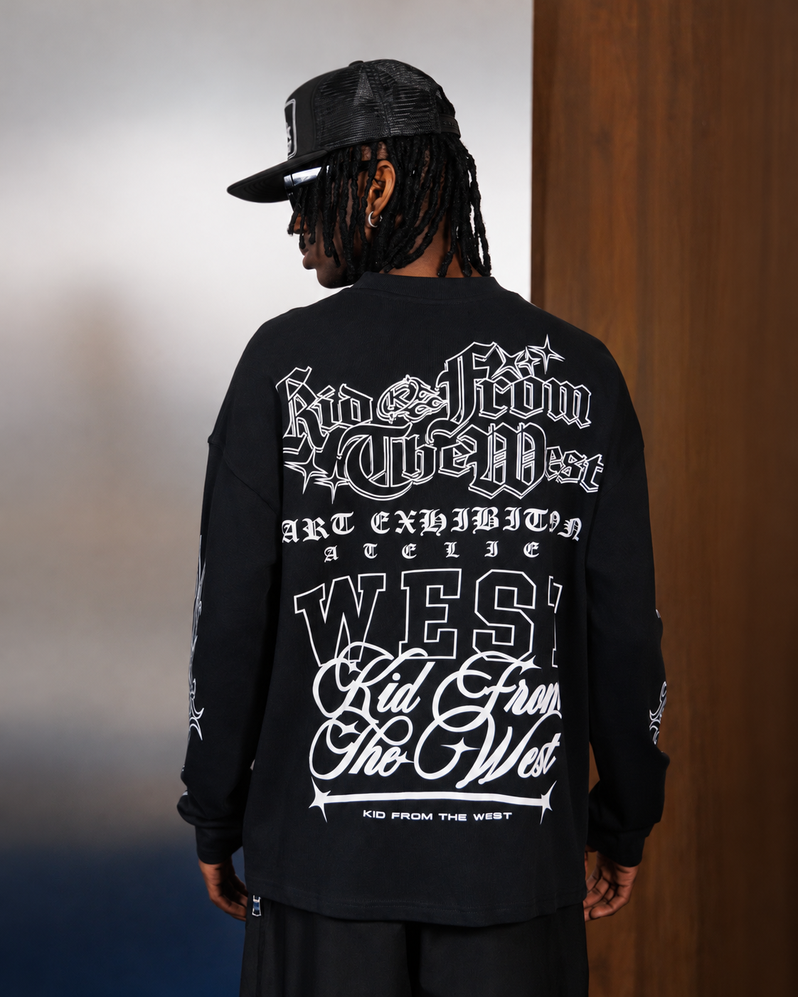 ART EXHIBITION LONGSLEEVE - BLACK ONYX